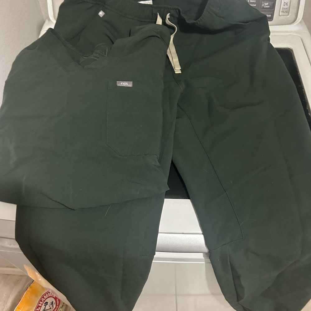 Figs Men's Cargo Pants in Forest Green